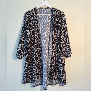 KIMONO ANIMAL PRINT SIZE M ALMOST NEW